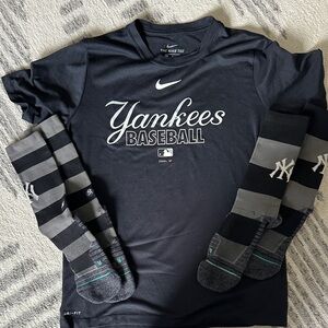 Nike Black New York Yankees Tee and 2 Sets of Yankees Men's Stance Socks